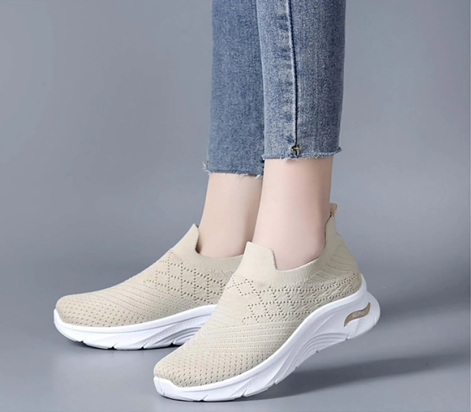 Women's Sports Shoes Breathable Soft Sole Non-Slip Wear-Resistant Running Slip on Tennis Lightweight Walking Sneakers